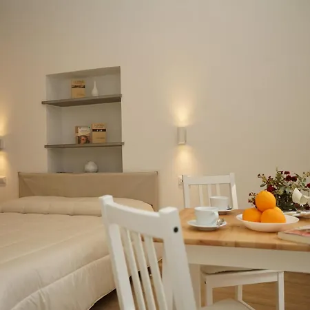 Les Pieds Dans L'eau Vernazza